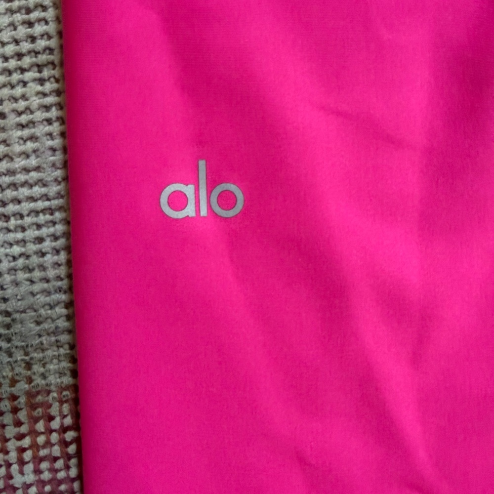 ALO Yoga Women’s Airlift high-waist conceal-zip capri leggings - Picture 3 of 4